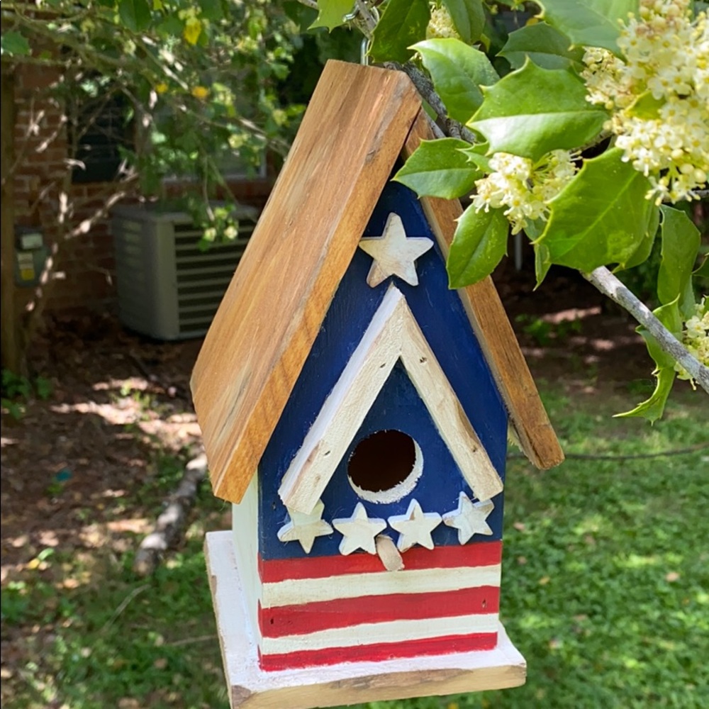 🇺🇸 Handpainted Americana Birdhouse - Functional